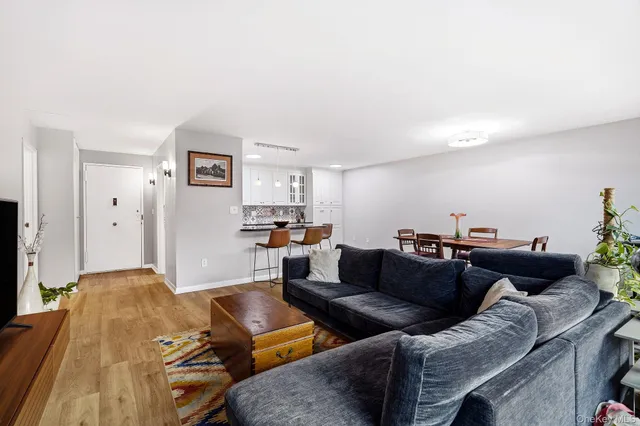 $419,000 | 100 High Point Drive, Unit 306, Hartsdale, NY 10530