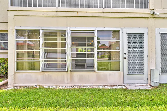 $2,000 | 22 Abbey Lane, Unit 106, Delray Beach, FL 33446