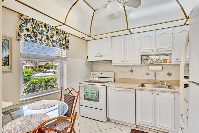 $2,000 | 22 Abbey Lane, Unit 106, Delray Beach, FL 33446