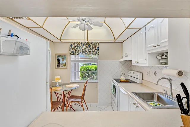 $2,000 | 22 Abbey Lane, Unit 106, Delray Beach, FL 33446