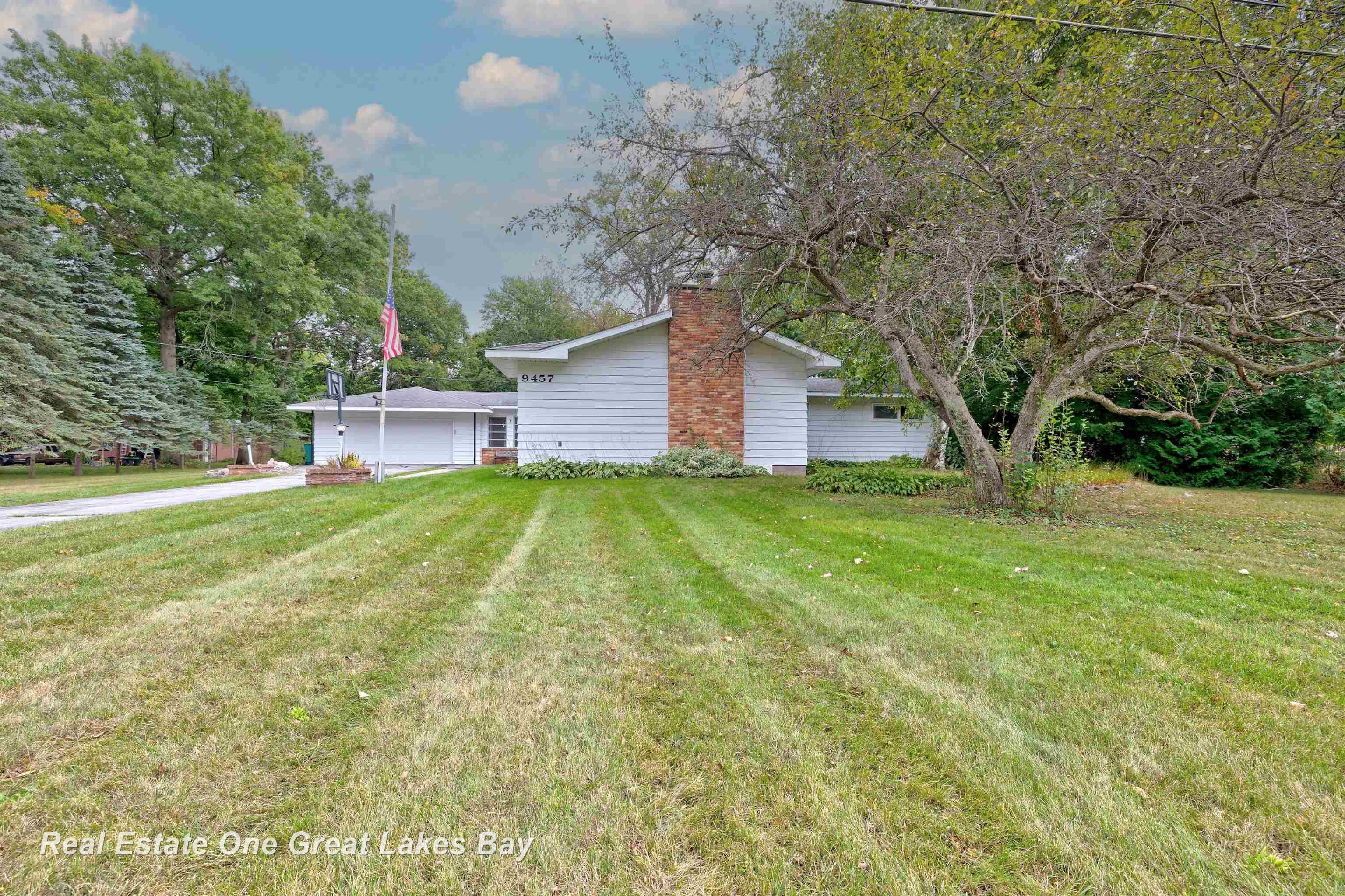 9457 Sheridan Road Burt, MI 48417 - Photo 2 of 33