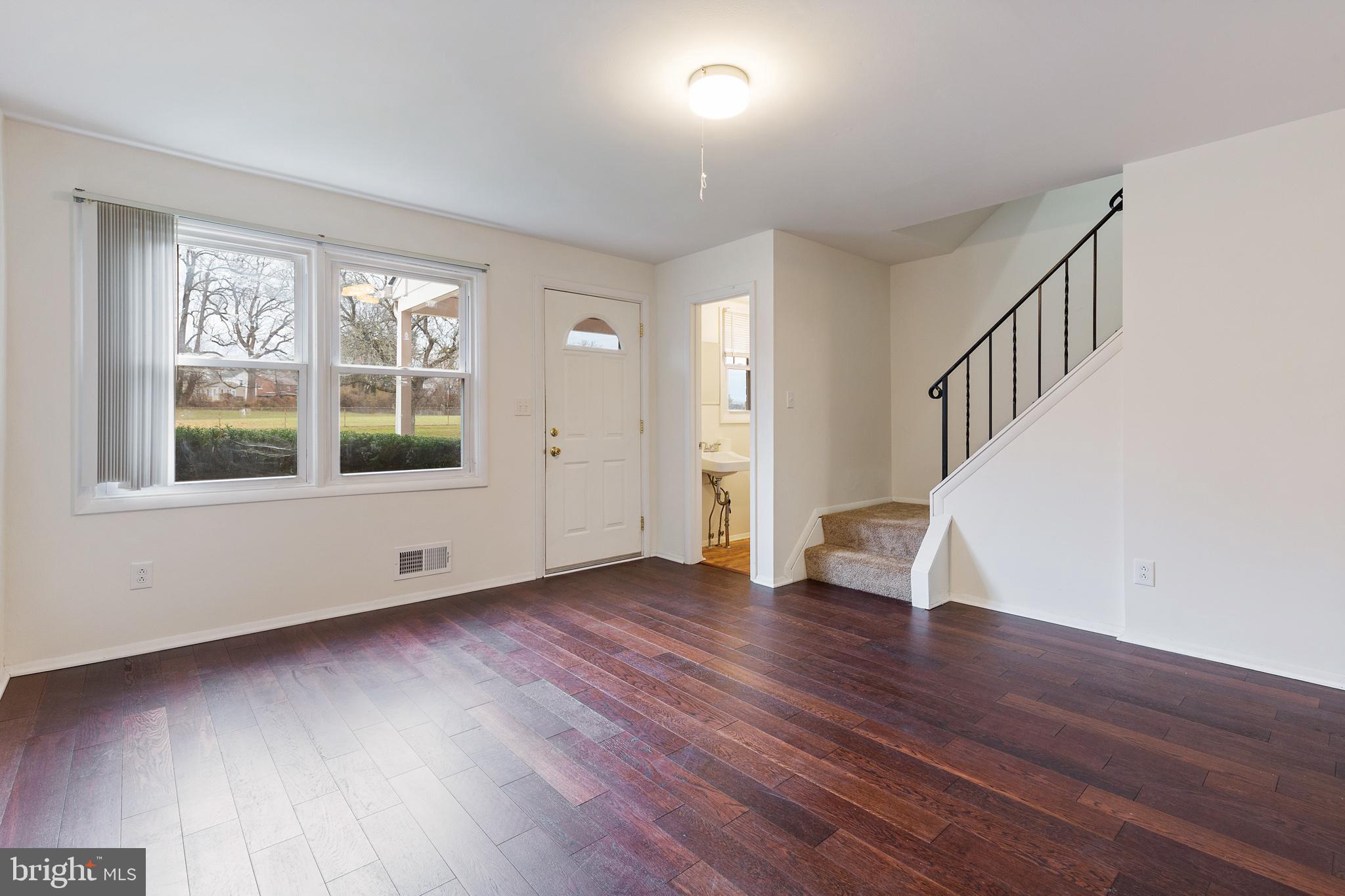 4369 Crest Heights Road Baltimore, MD 21215 - Photo 4 of 20 Gallery Image 4