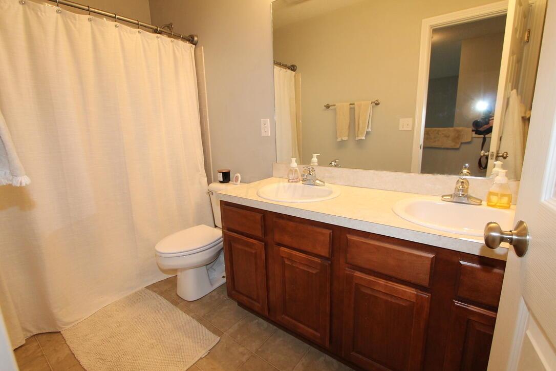 4836 Heath Trails Road Hilliard, OH 43026 - Photo 21 of 32 Full Bath upstairs
