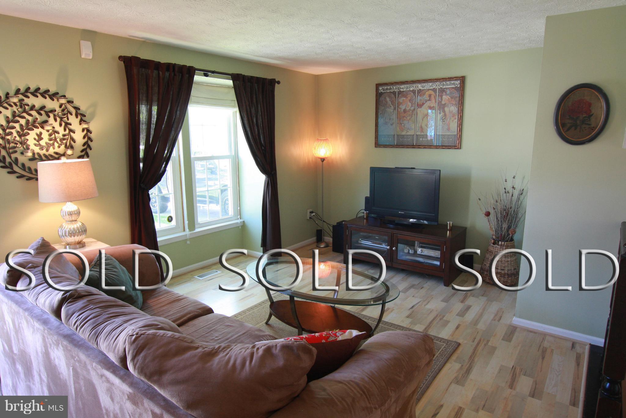 8530 Rhuddlan Road Baltimore, MD 21236 - Photo 3 of 30 Living Room