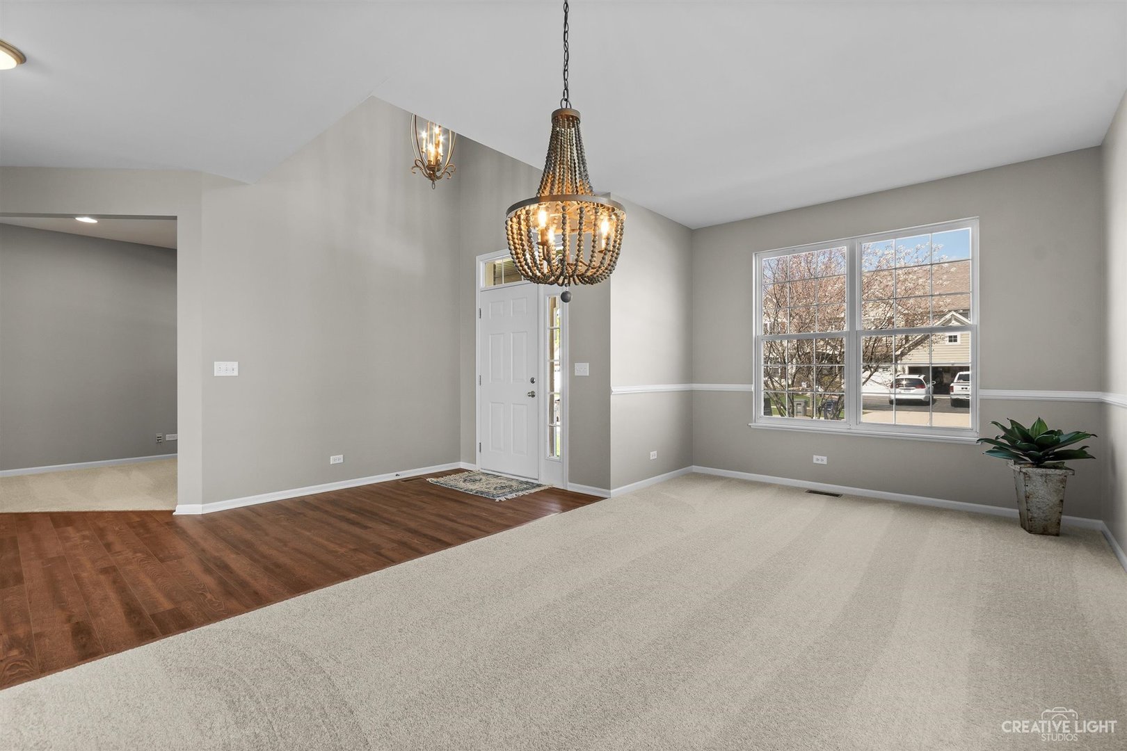 321 Cassidy Lane Elgin, IL 60124 - Photo 5 of 31