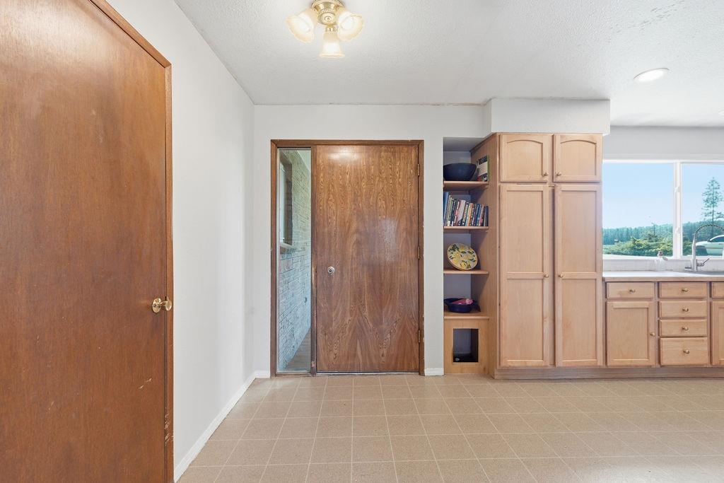 8010 West Melville Road Cheney, WA 99004 - Photo 5 of 31