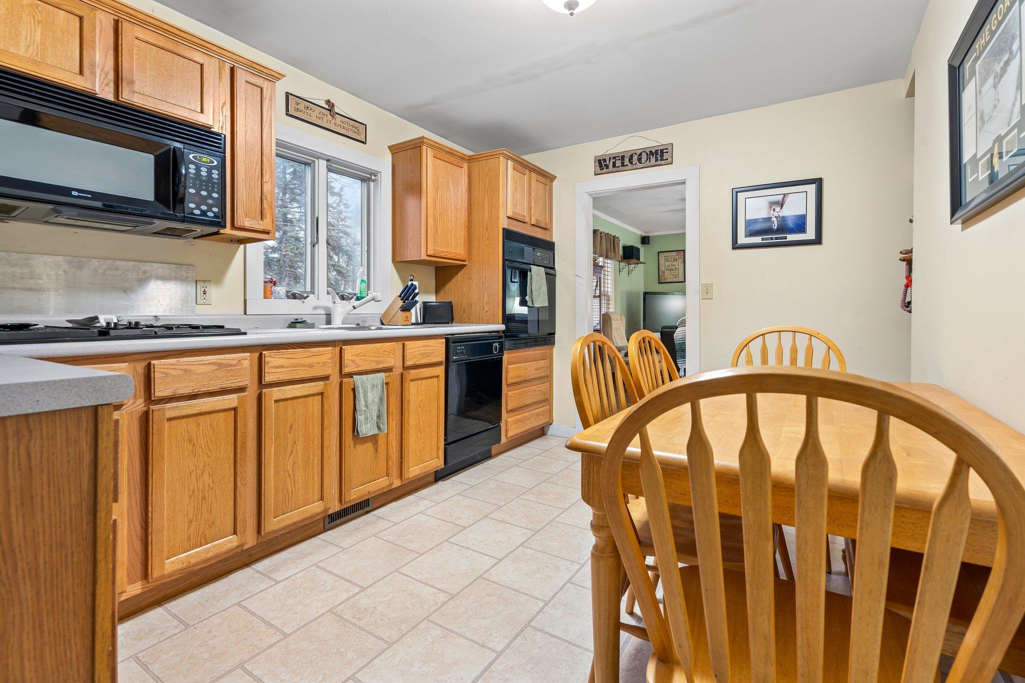 23 Booth Street Nashua, NH 03060 - Photo 3 of 20 Gallery Image 3