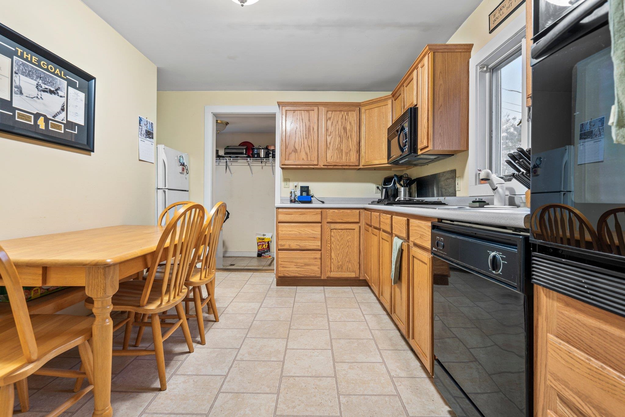 23 Booth Street Nashua, NH 03060 - Photo 4 of 20 Gallery Image 4