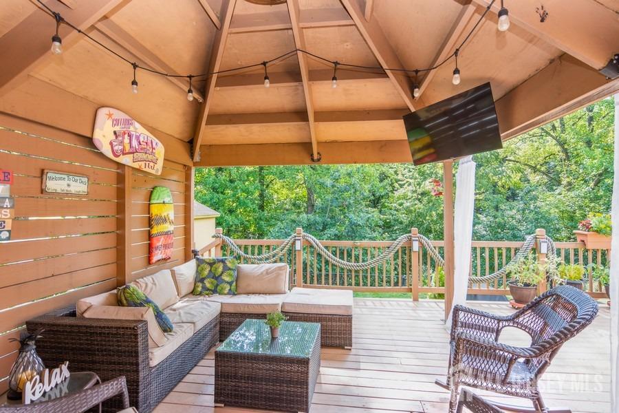 27 Brookside Road Edison, NJ 08817 - Photo 22 of 30 a view of a chairs and table in the patio