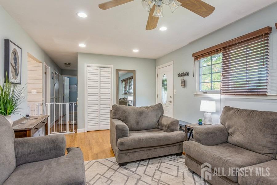 27 Brookside Road Edison, NJ 08817 - Photo 4 of 30