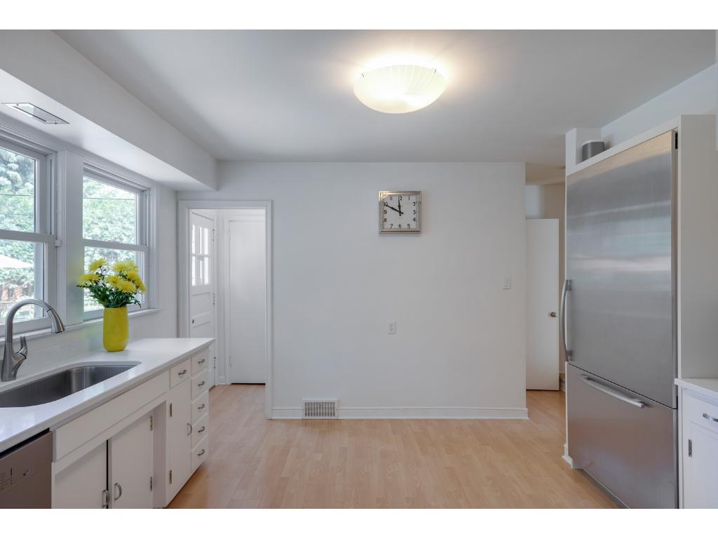 4800 Maple Road Edina, MN 55424 - Photo 8 of 24