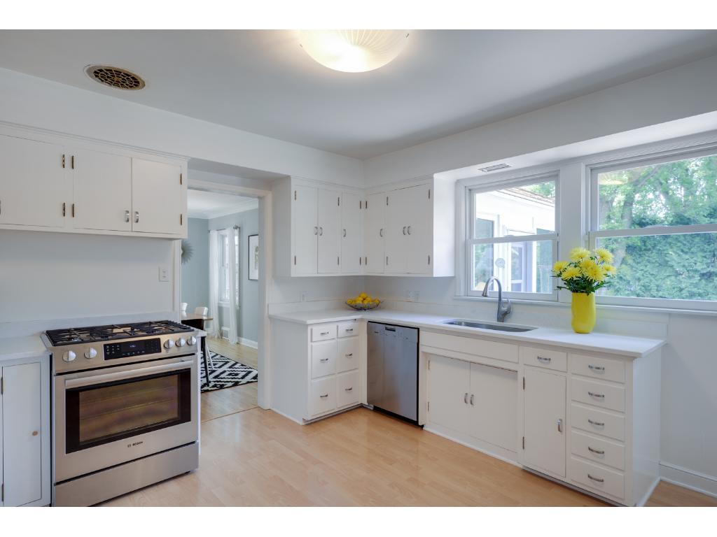 4800 Maple Road Edina, MN 55424 - Photo 9 of 24