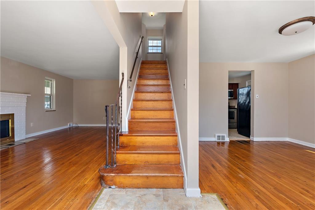 908 Greenhill Road Pittsburgh, PA 15209 - Photo 20 of 23 a view of entryway and hall with wooden floor