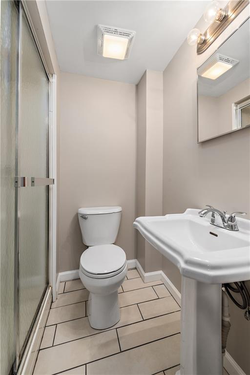 908 Greenhill Road Pittsburgh, PA 15209 - Photo 21 of 23 a bathroom with a sink toilet and a mirror