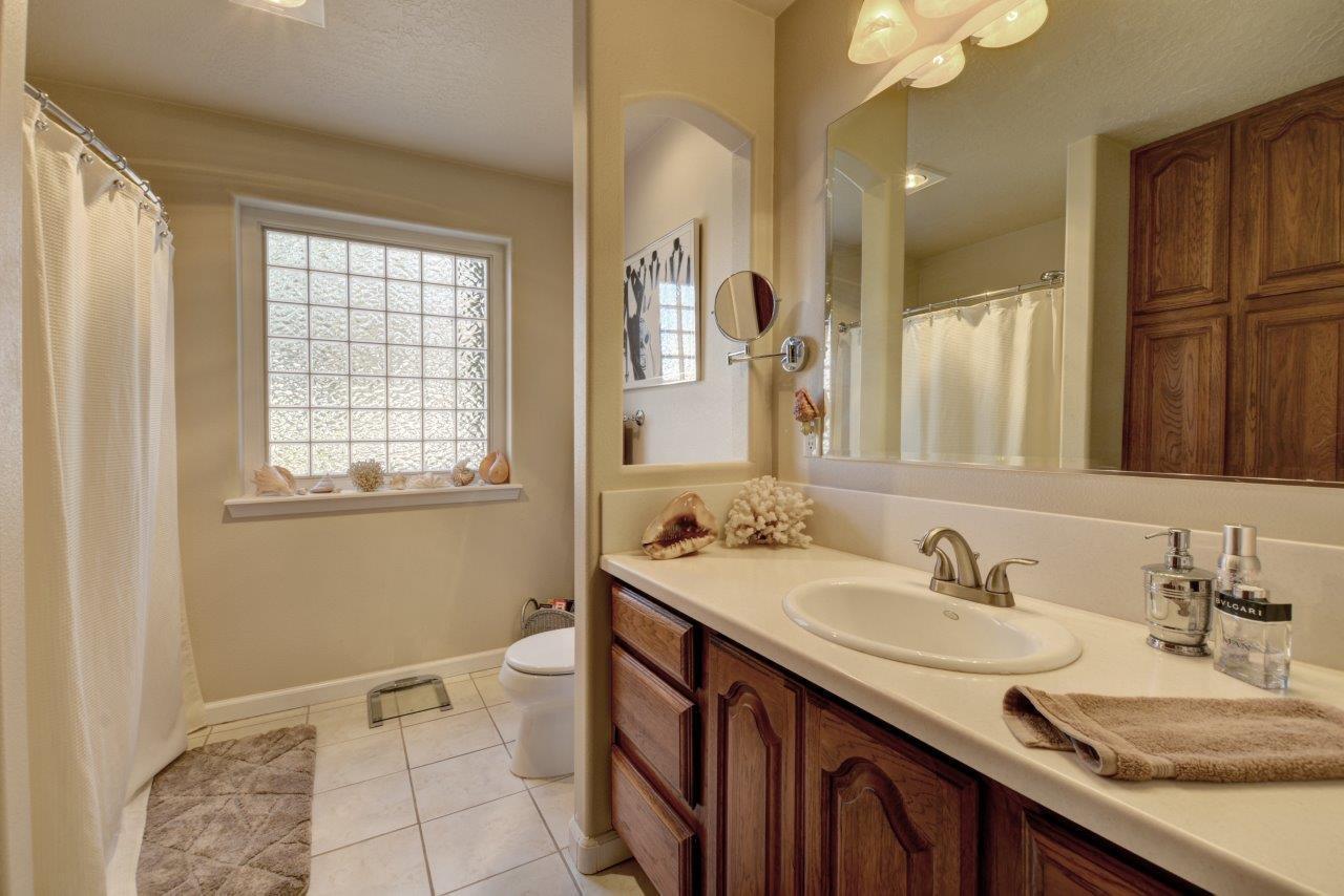 1087 Coral Ridge Eagle Point, OR 97524 - Photo 35 of 51 31
