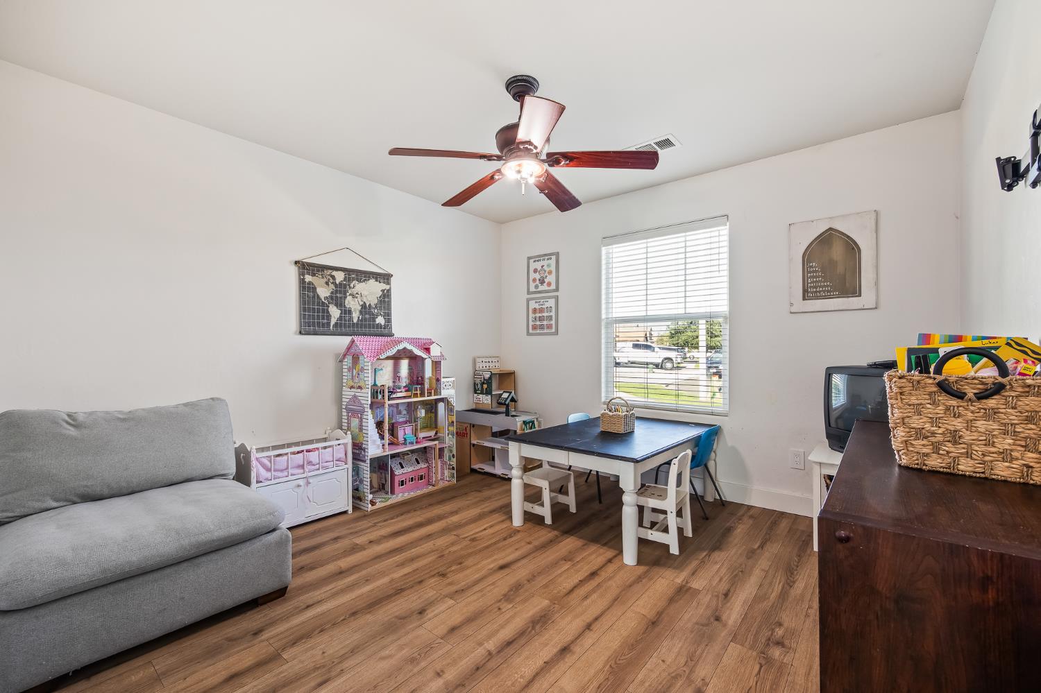 2476 North Riesling Avenue Hanford, CA 93230 - Photo 29 of 77