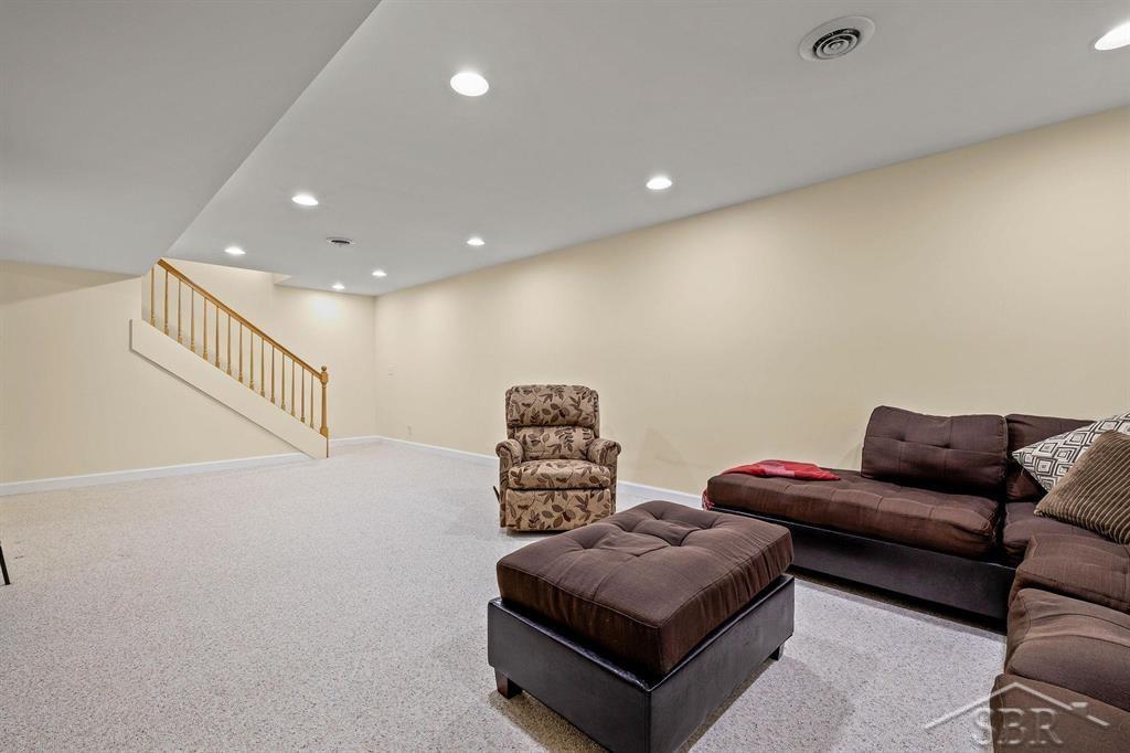 1609 East Stewart Road Midland, MI 48640 - Photo 23 of 40 50155875-2b7fe97b-c645-4c90-8520-7c6885e073f5.JPG