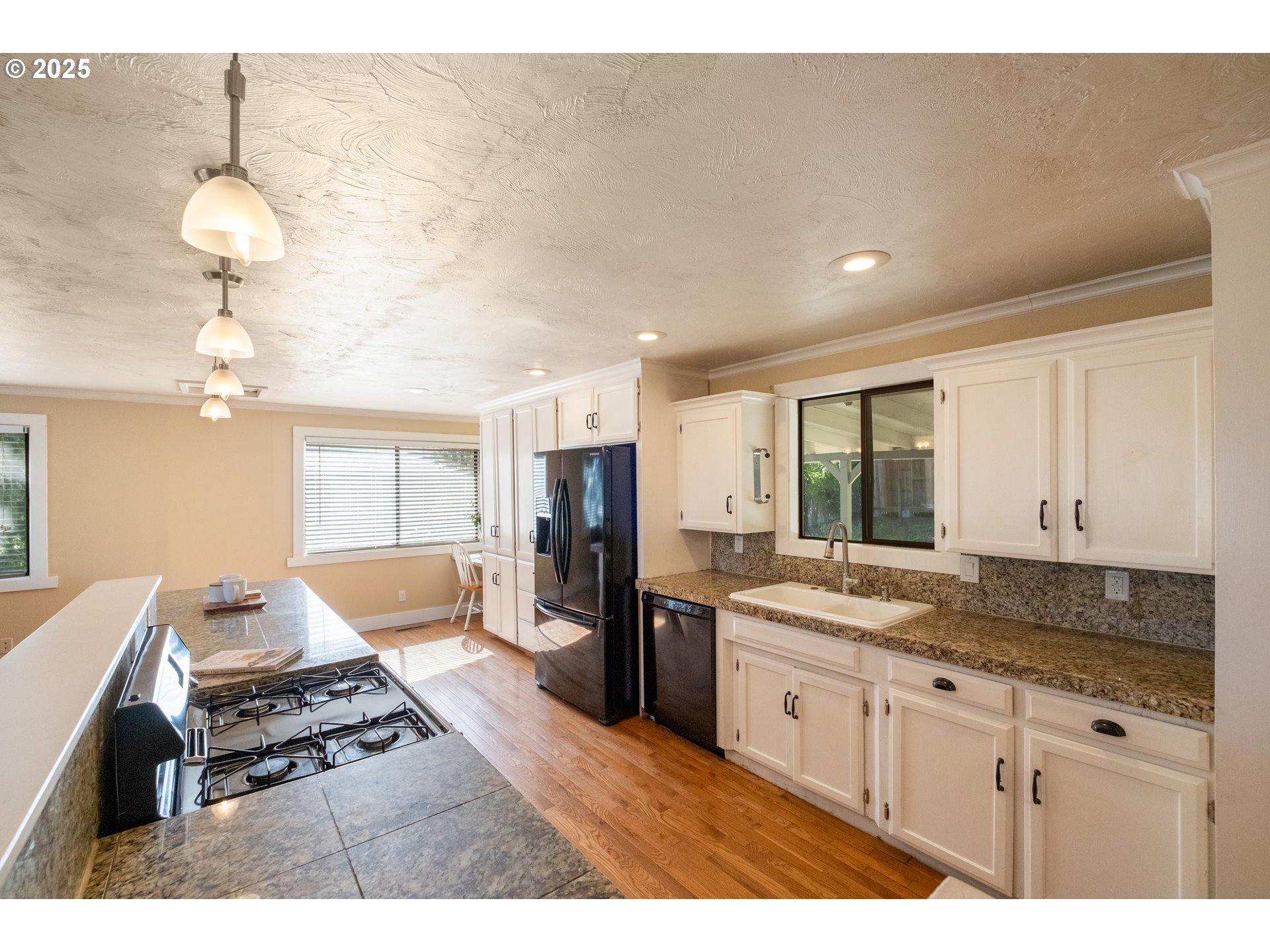 1221 Southwest Maple Street Dallas, OR 97338 - Photo 15 of 44