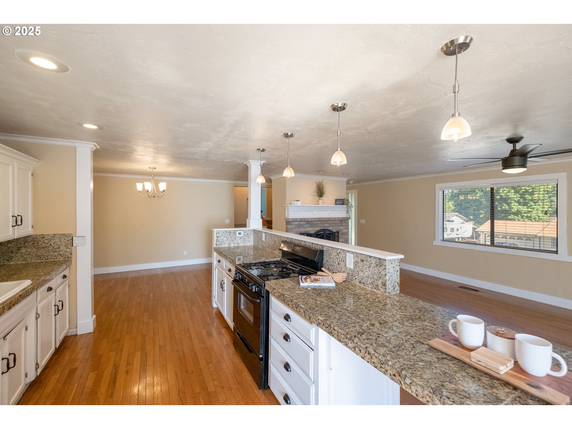 1221 Southwest Maple Street Dallas, OR 97338 - Photo 17 of 44