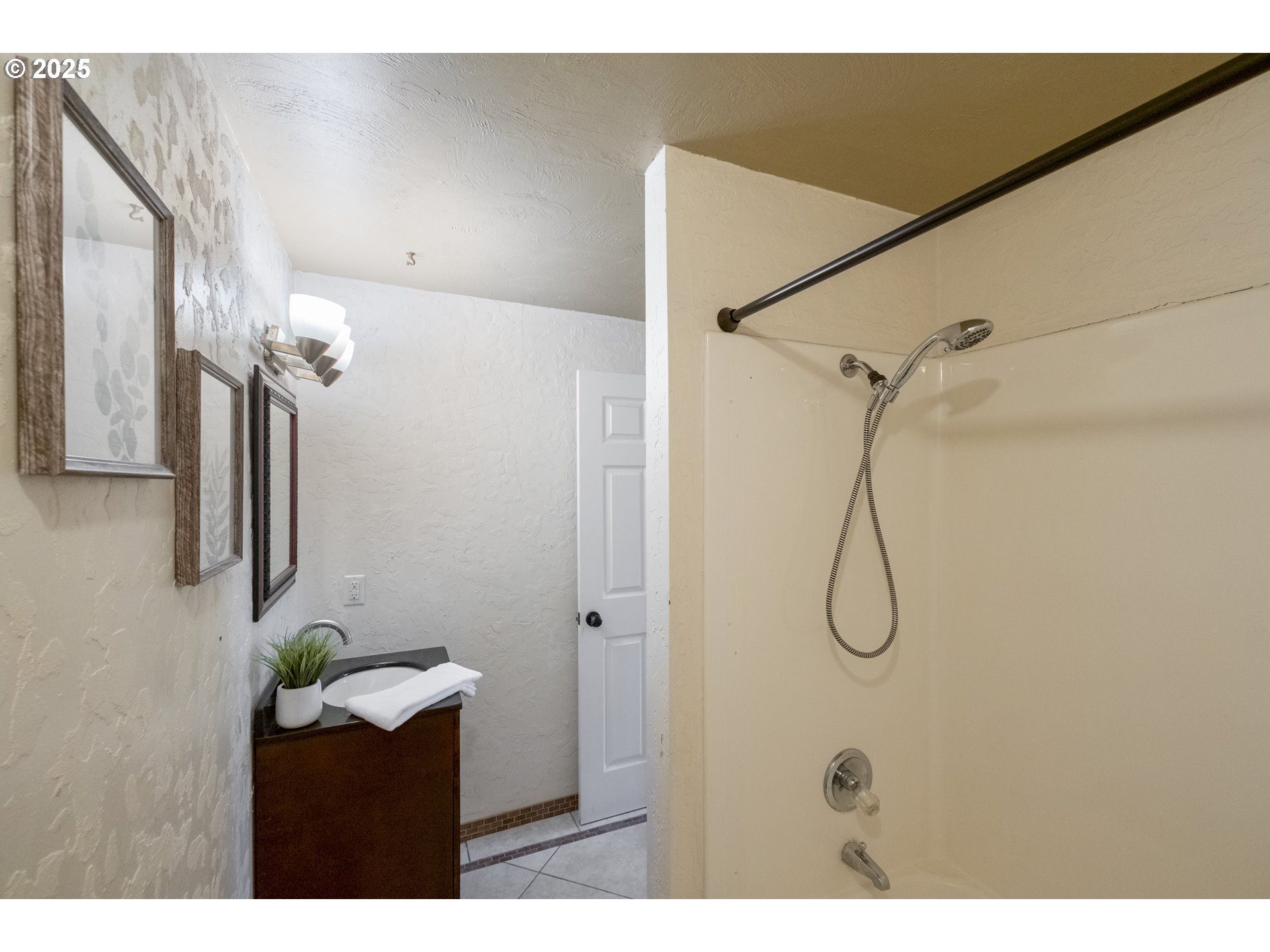 1221 Southwest Maple Street Dallas, OR 97338 - Photo 25 of 44