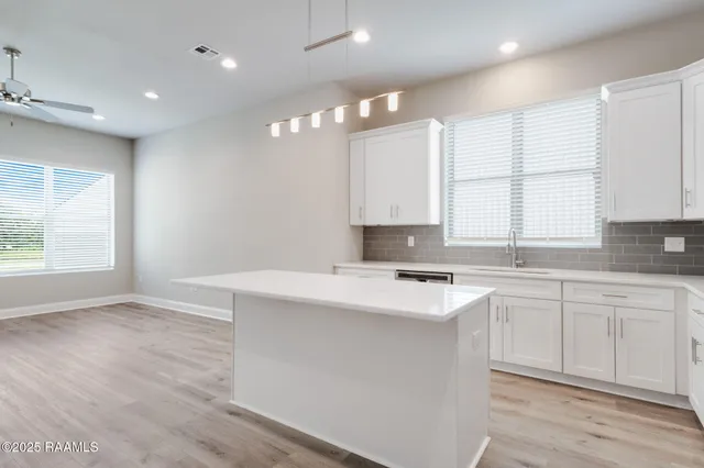 $1,800 | 112 Gadwall Drive, Youngsville, LA 70592