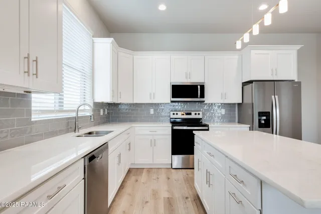 $1,800 | 112 Gadwall Drive, Youngsville, LA 70592