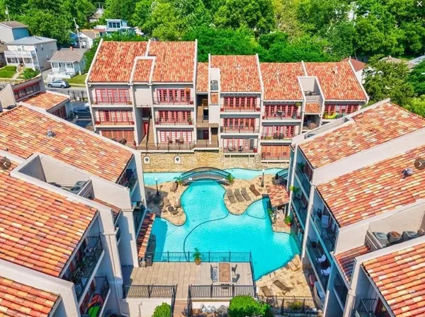 $210,000 | 1111 West 46th Street, Unit 8, Kansas City, MO 64112