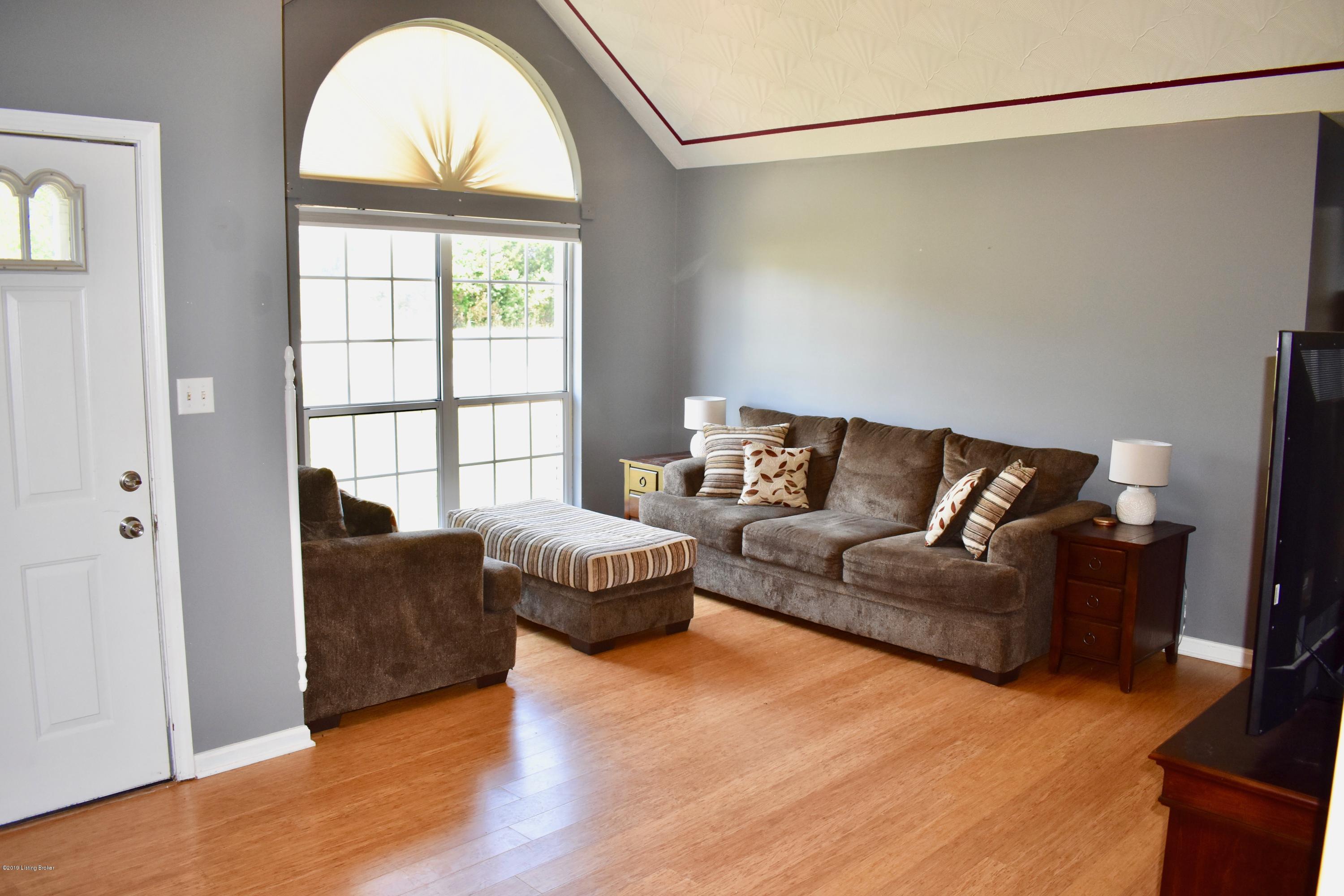 6850 Shepherdsville Road Elizabethtown, KY 42701 - Photo 4 of 44 HOUSE #1- Living Rm