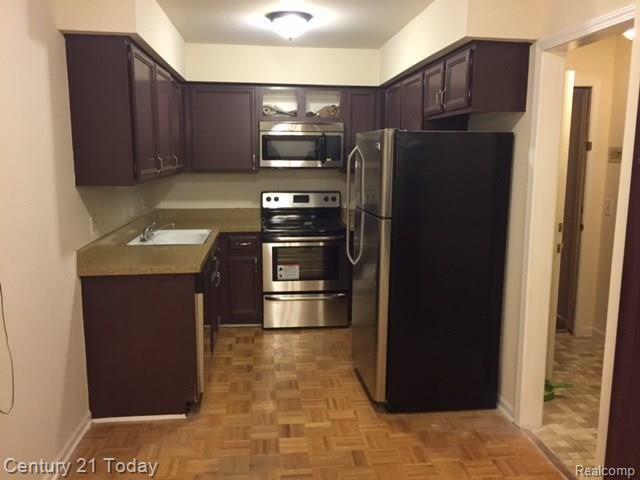 29602 Middlebelt Road, Unit 801 Farmington Hills, MI 48334 - Photo 4 of 14