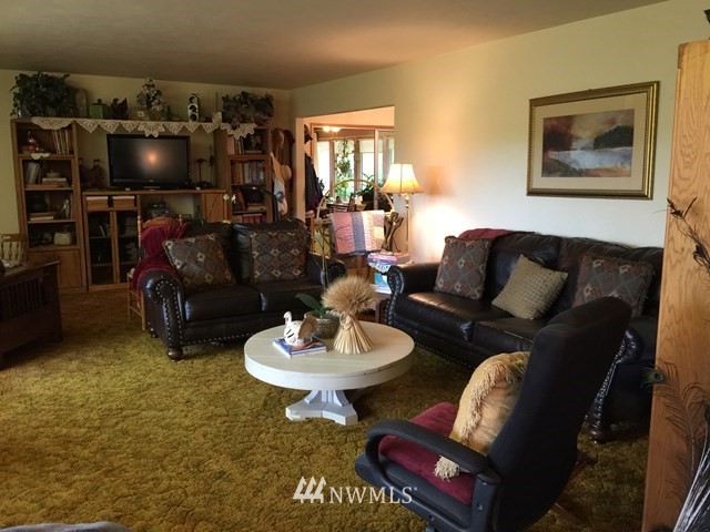 245 Messner Road Dayton, WA 99328 - Photo 2 of 30 a living room with furniture and a kitchen