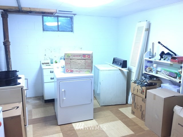 245 Messner Road Dayton, WA 99328 - Photo 21 of 30 a utility room with dryer and washer