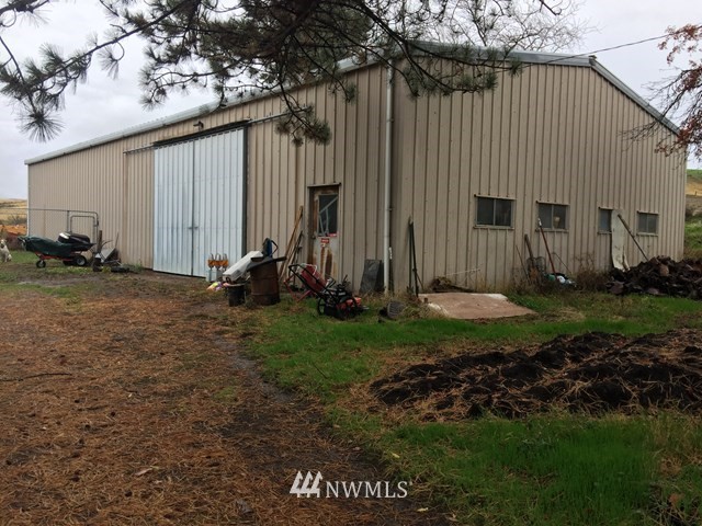 245 Messner Road Dayton, WA 99328 - Photo 28 of 30 a backyard of a house with lots of green space