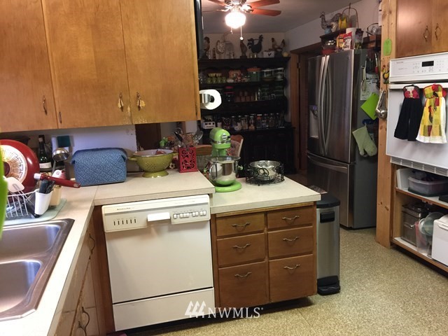 245 Messner Road Dayton, WA 99328 - Photo 6 of 30 a kitchen with a refrigerator and a stove