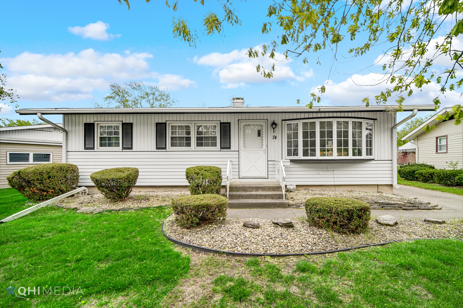 74 Arrowhead Drive Thornton, IL 60476 - Photo 1 of 26 a front view of a house with garden