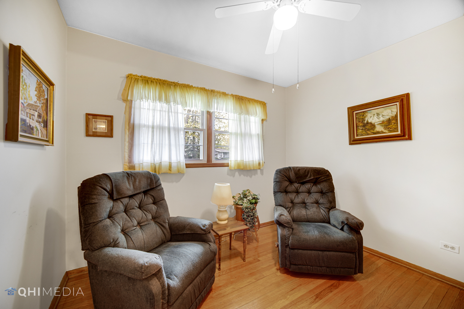 74 Arrowhead Drive Thornton, IL 60476 - Photo 13 of 26 a living room with furniture and a window