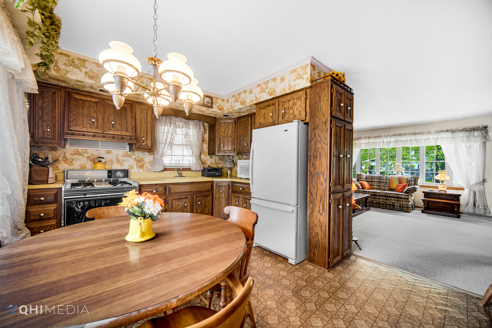 74 Arrowhead Drive Thornton, IL 60476 - Photo 6 of 26 a view of kitchen with refrigerator and furniture