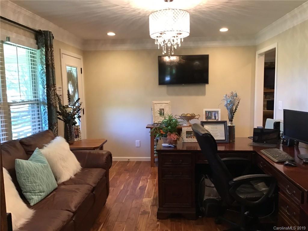 373 Roberta Road Concord, NC 28027 - Photo 3 of 28 Gallery Image 3