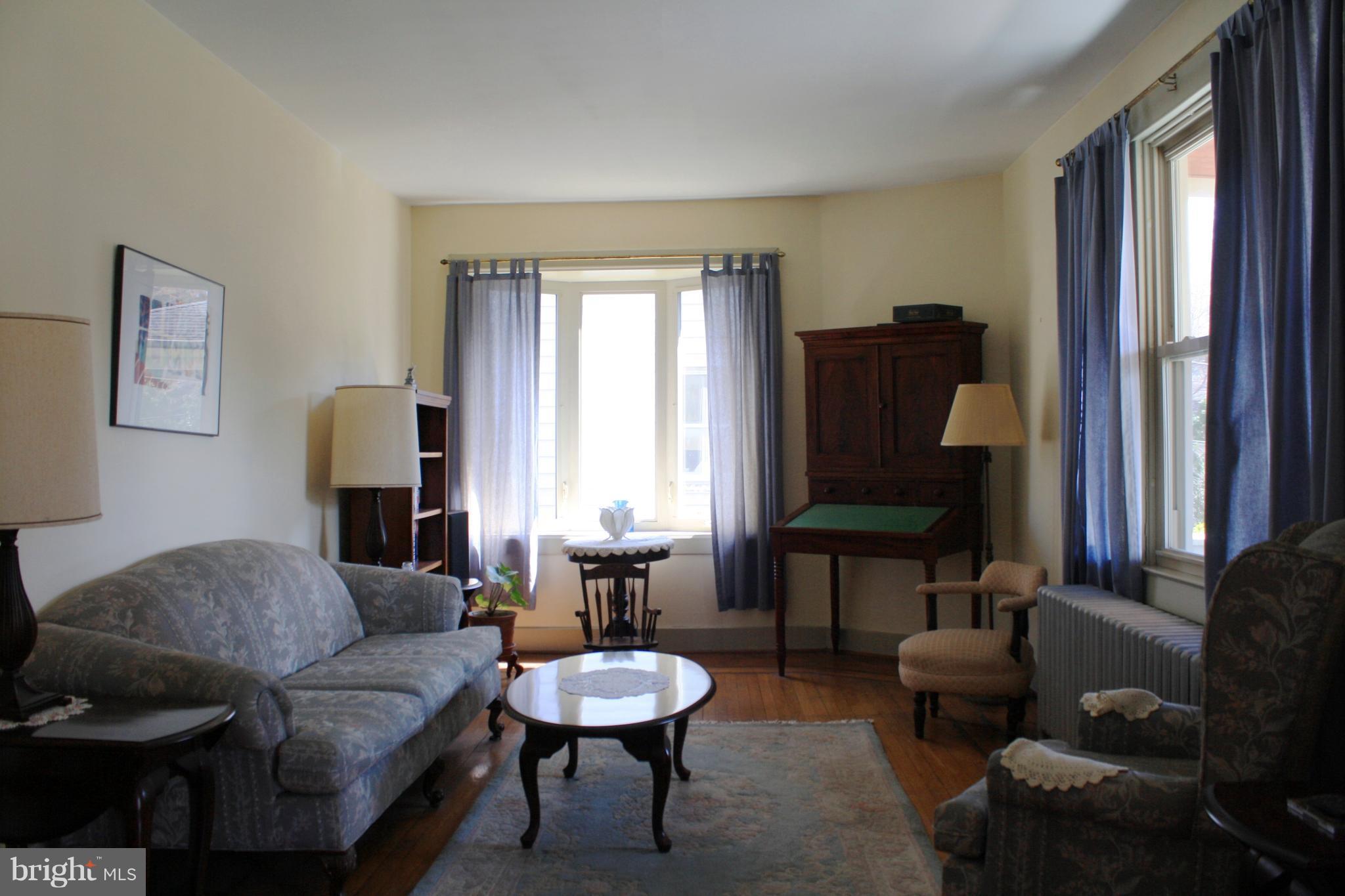 5709 Rusk Avenue Baltimore, MD 21215 - Photo 4 of 30 Living Room