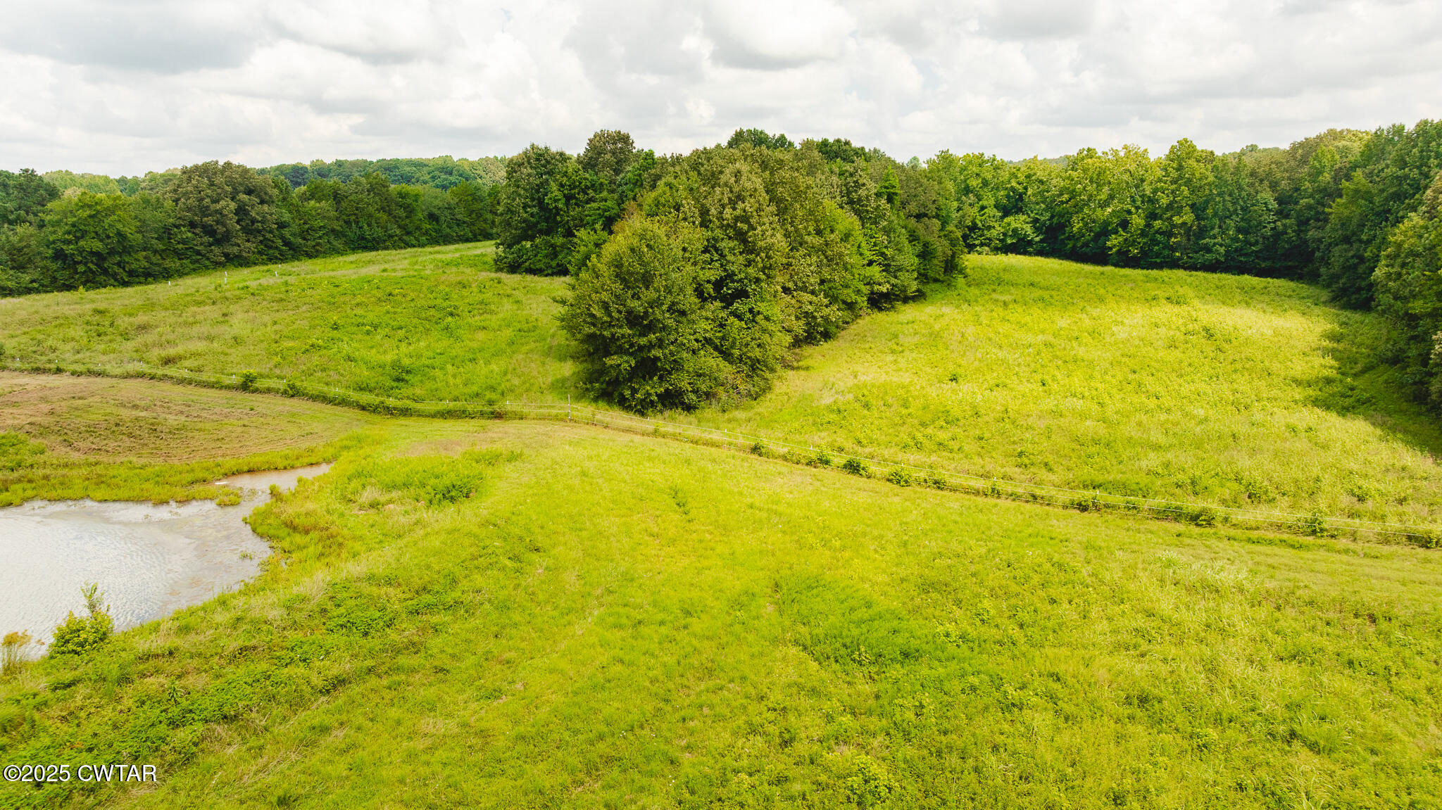110 South J Hickerson Road Trenton, TN 38382 - Photo 10 of 42 a view of an ocean view and mountain view
