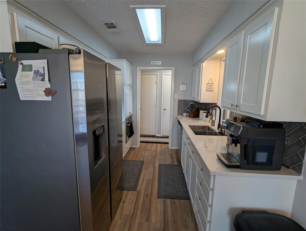 2827 Cross Timbers Drive Irving, TX 75060 - Photo 3 of 23