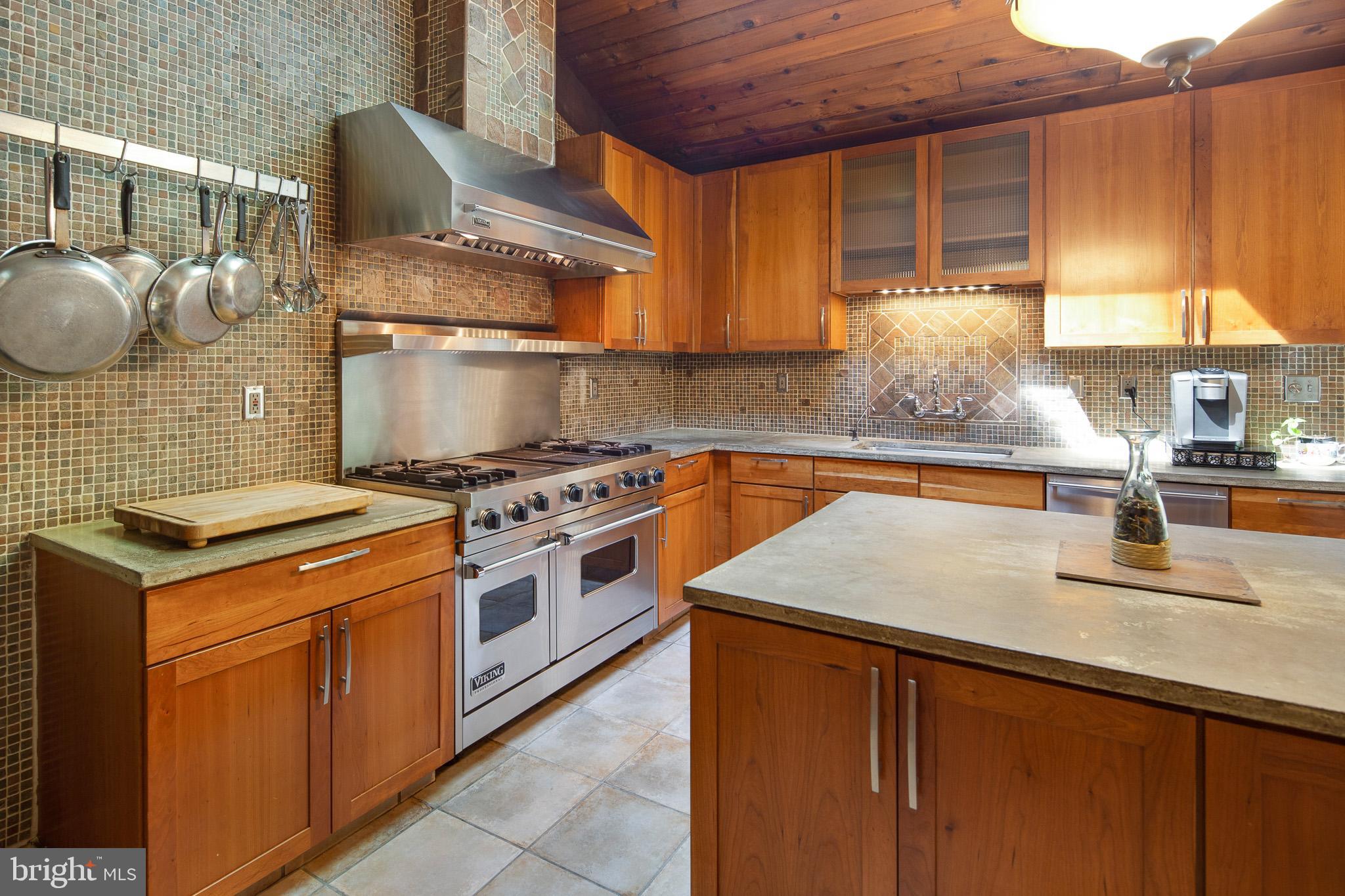 15 Springhill Road Mantua, NJ 08051 - Photo 7 of 34 Kitchen w/ double-range with stainless steel hood