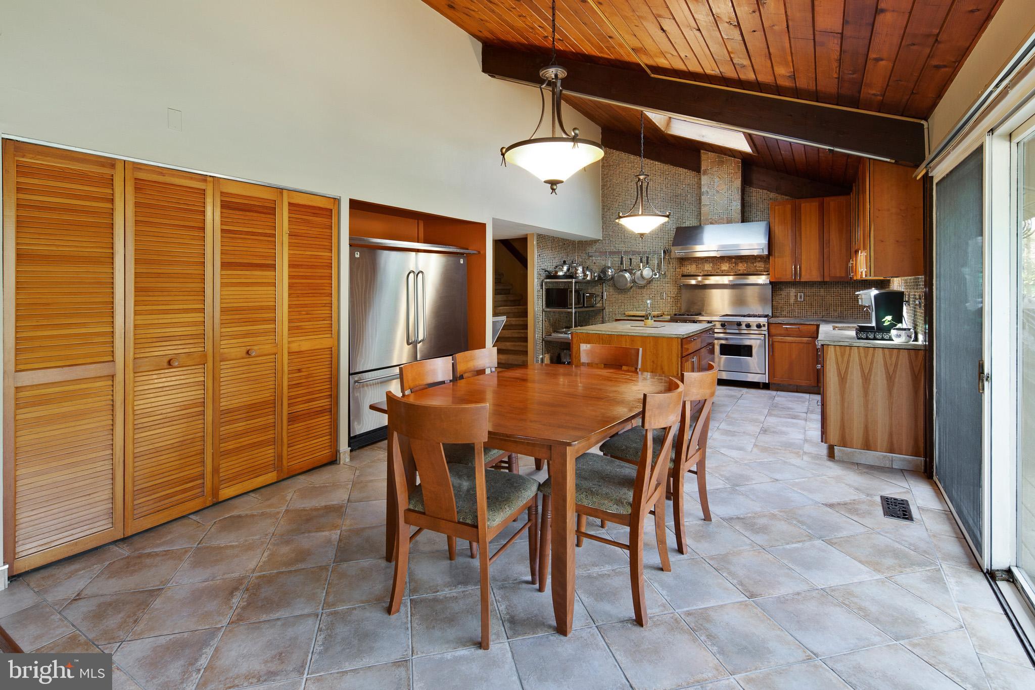 15 Springhill Road Mantua, NJ 08051 - Photo 8 of 34 Kitchen w/ spacious Breakfast area