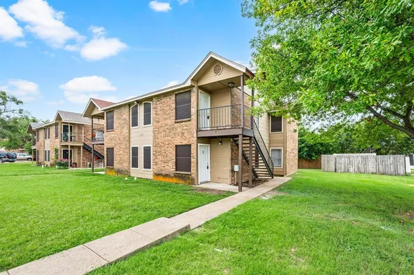 $1,075 | 5100 Herrick Court, Haltom City, TX 76117
