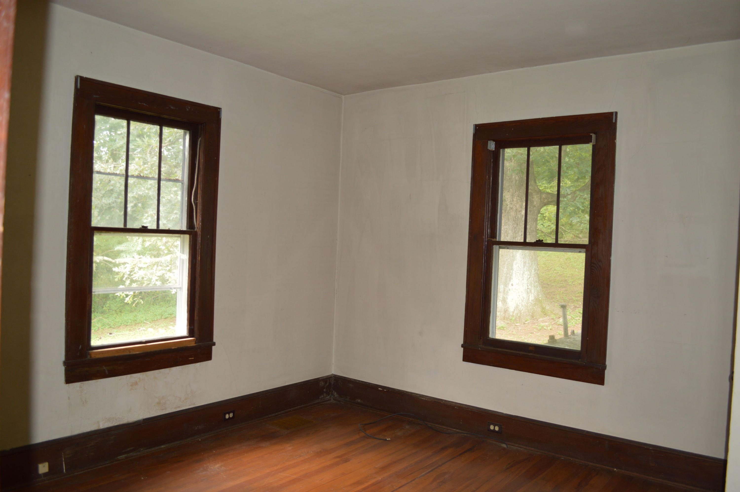 2372 Rutrough Road Southeast Roanoke, VA 24014 - Photo 4 of 19 DSC_0391