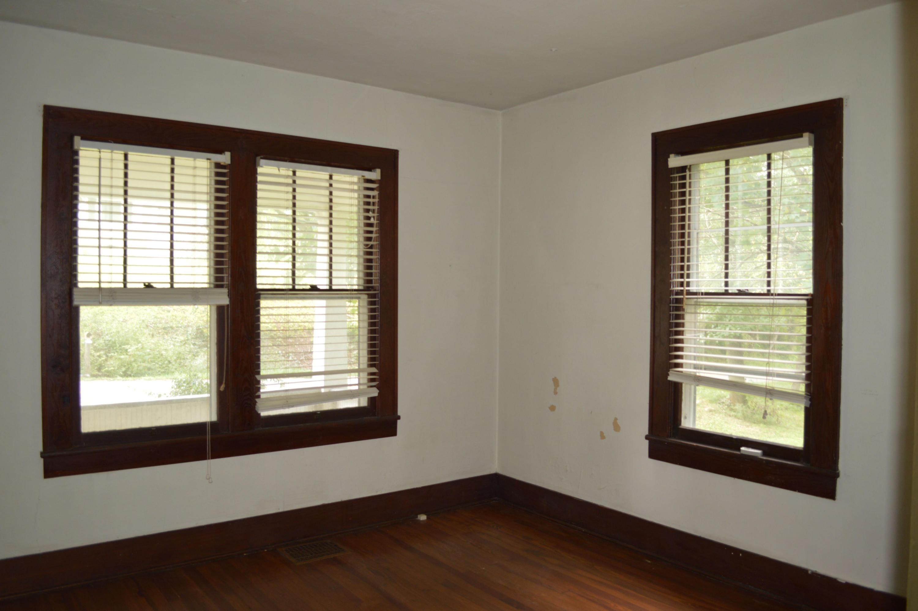 2372 Rutrough Road Southeast Roanoke, VA 24014 - Photo 6 of 19 DSC_0393
