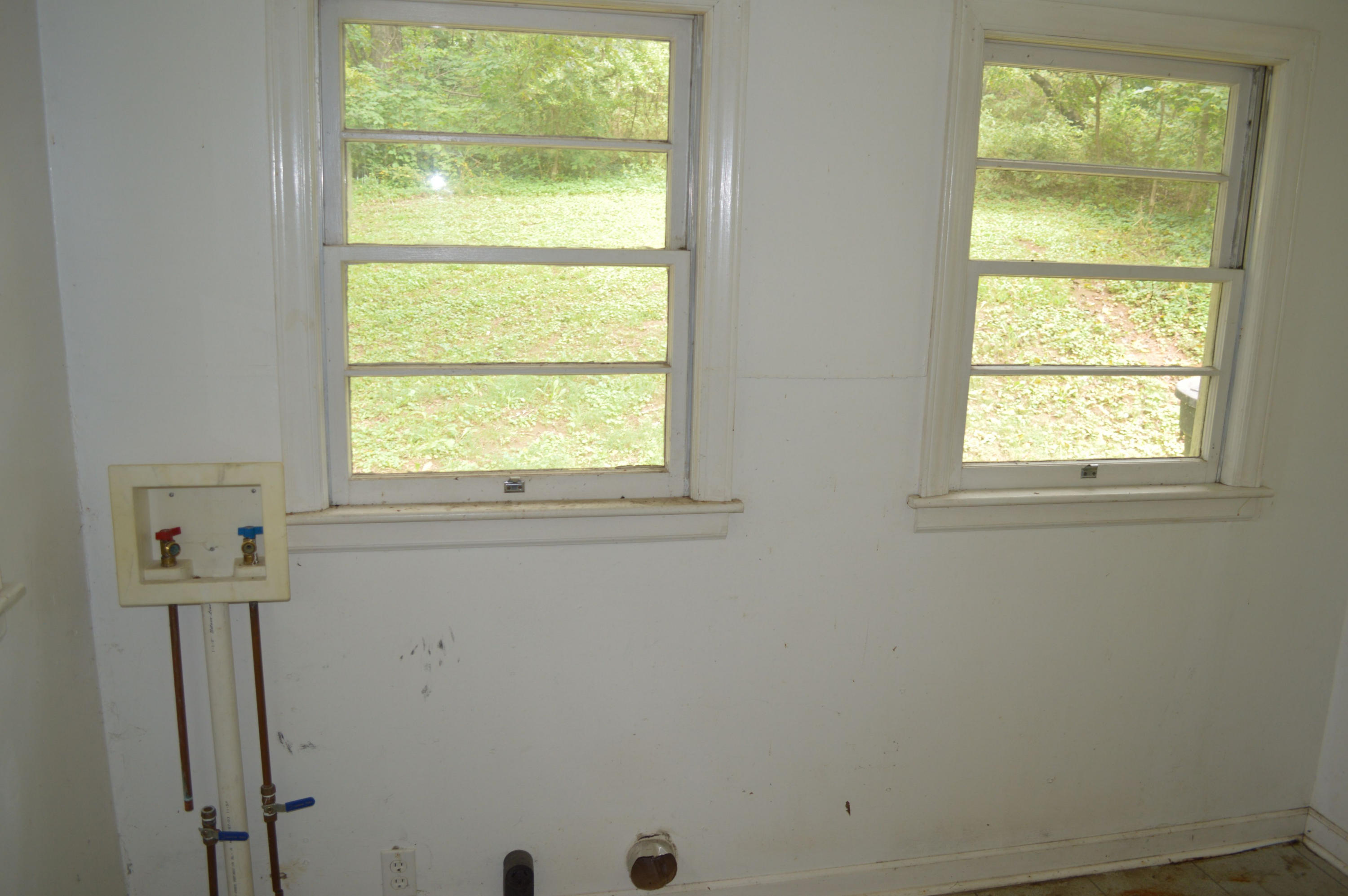 2372 Rutrough Road Southeast Roanoke, VA 24014 - Photo 8 of 19 DSC_0395