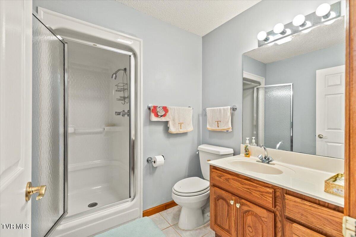 515 Scioto Road Unicoi, TN 37692 - Photo 18 of 55 2nd Level Bathroom