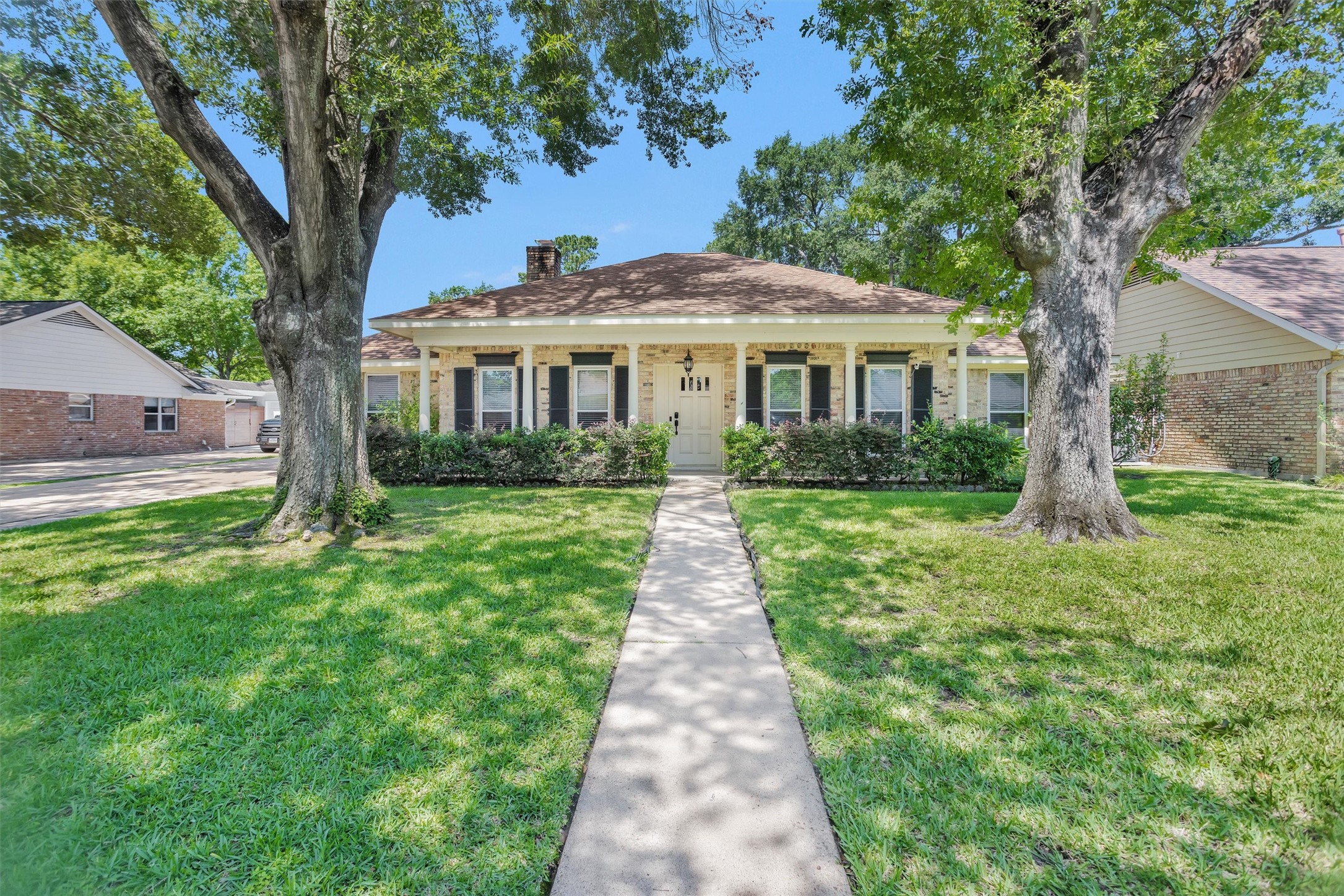 2531 Hollow Hook Road Houston, TX 77080 - Photo 1 of 45 Gallery Image 1