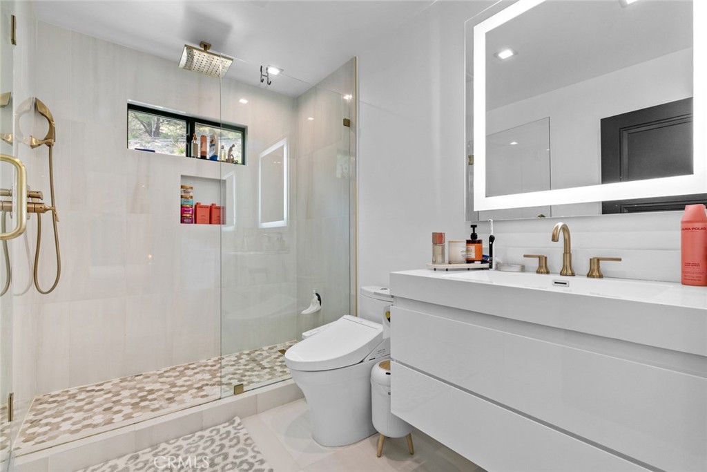 2223 Flintridge Drive Glendale, CA 91206 - Photo 37 of 74