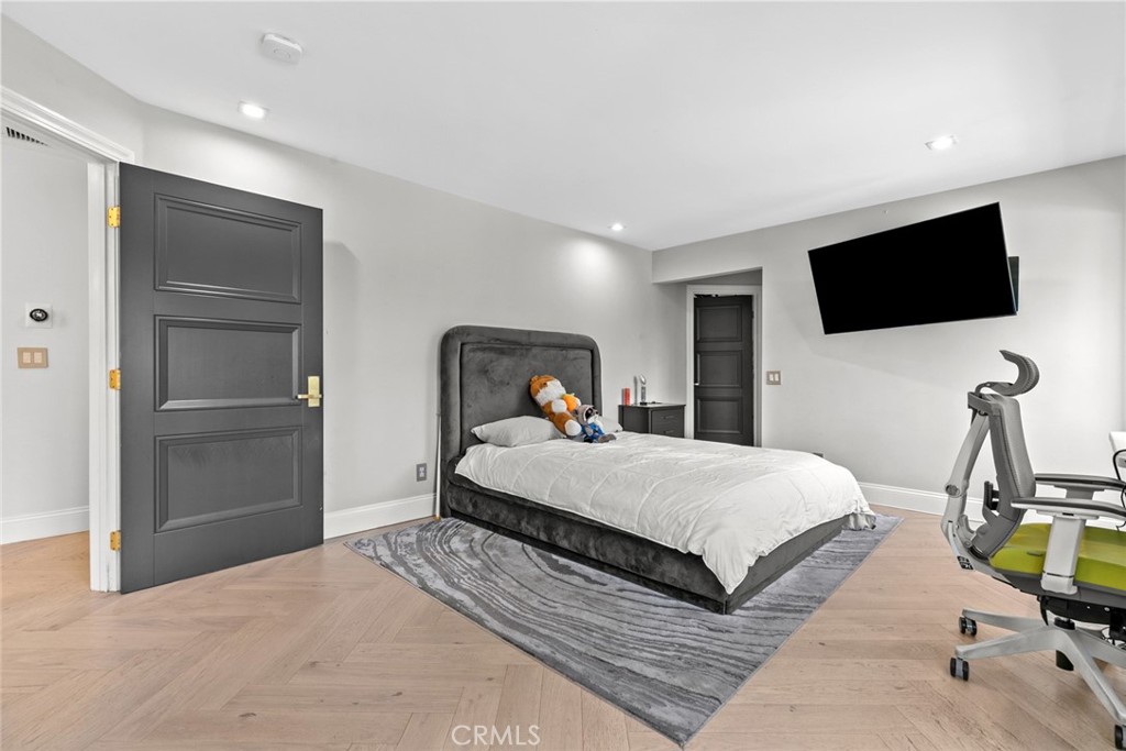 2223 Flintridge Drive Glendale, CA 91206 - Photo 38 of 74